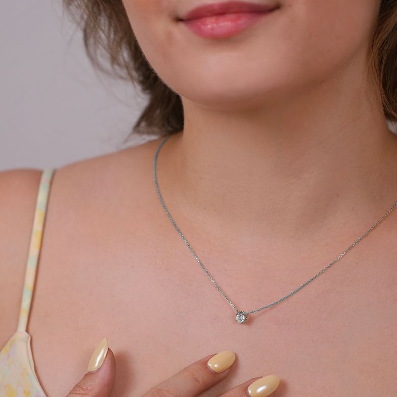 Collier or gris diamant (s) 