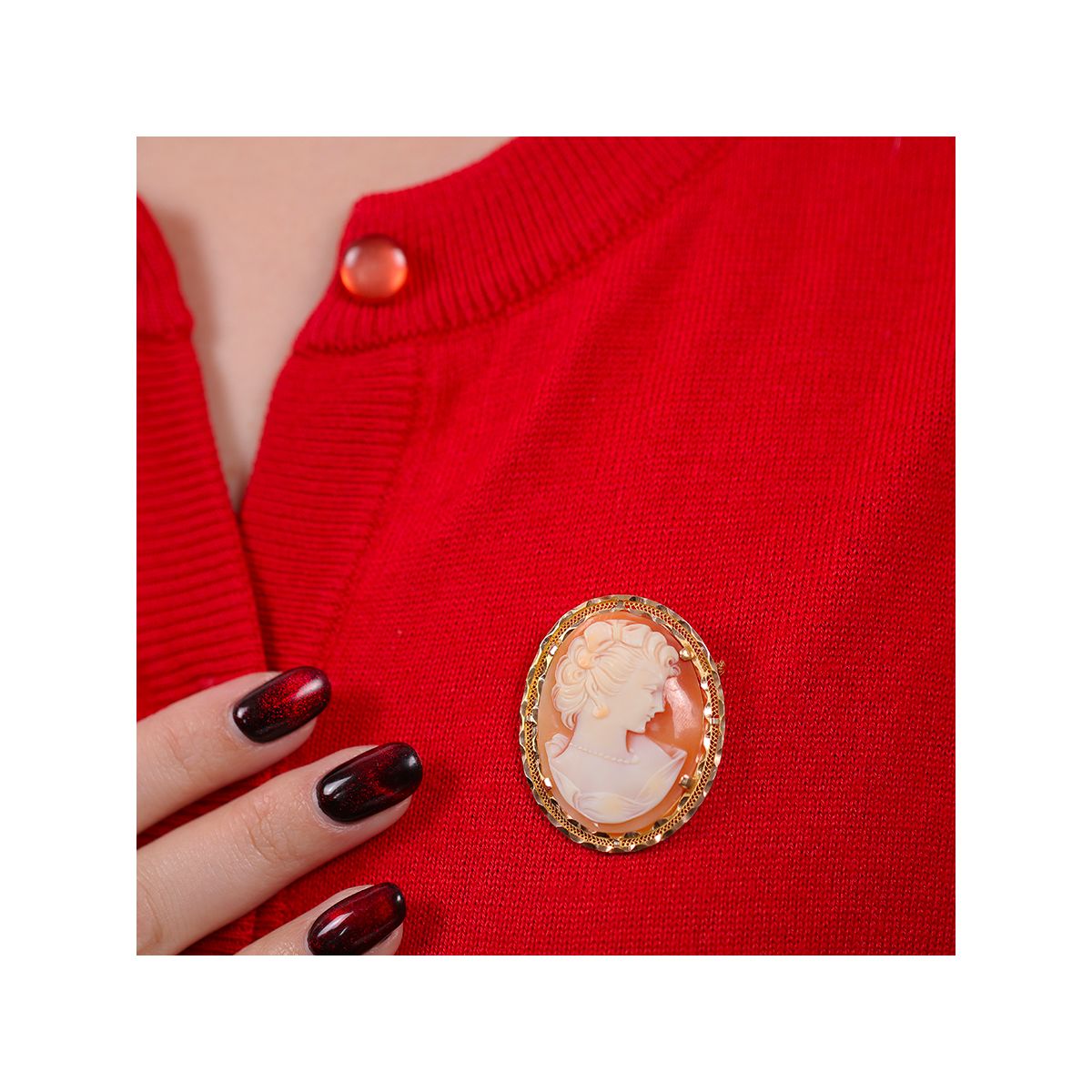 Broche Ancienne Vintage En Couleur Or Avec Camée Peint - Vernis Fait Main - Bijou Ancien Occasion - Réf 3271