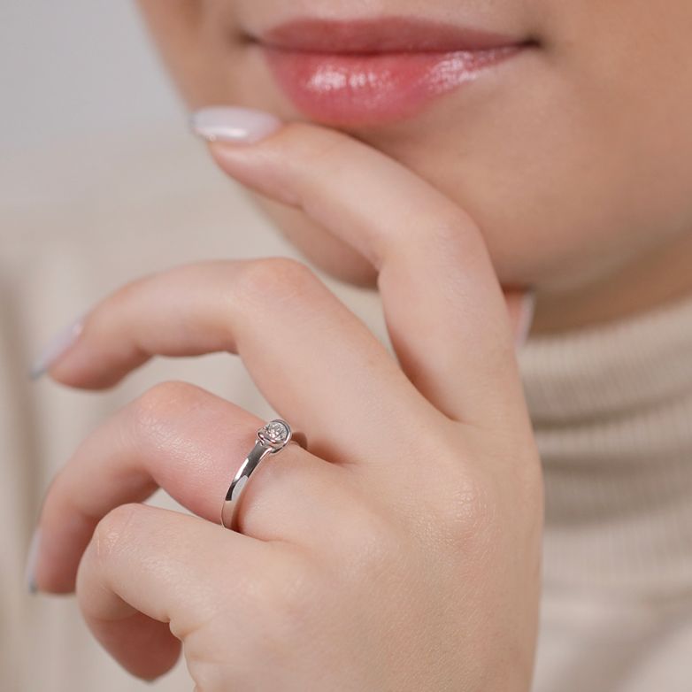 Bague or gris diamant (s) signé Bague or gris diamant (s) signé