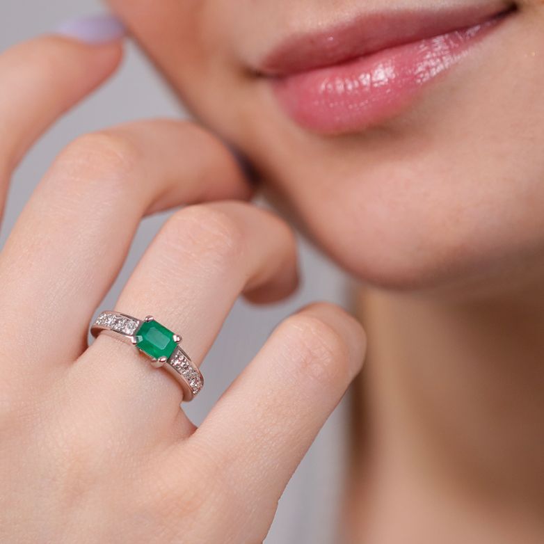 Bague or gris émeraude et diamant(s) 