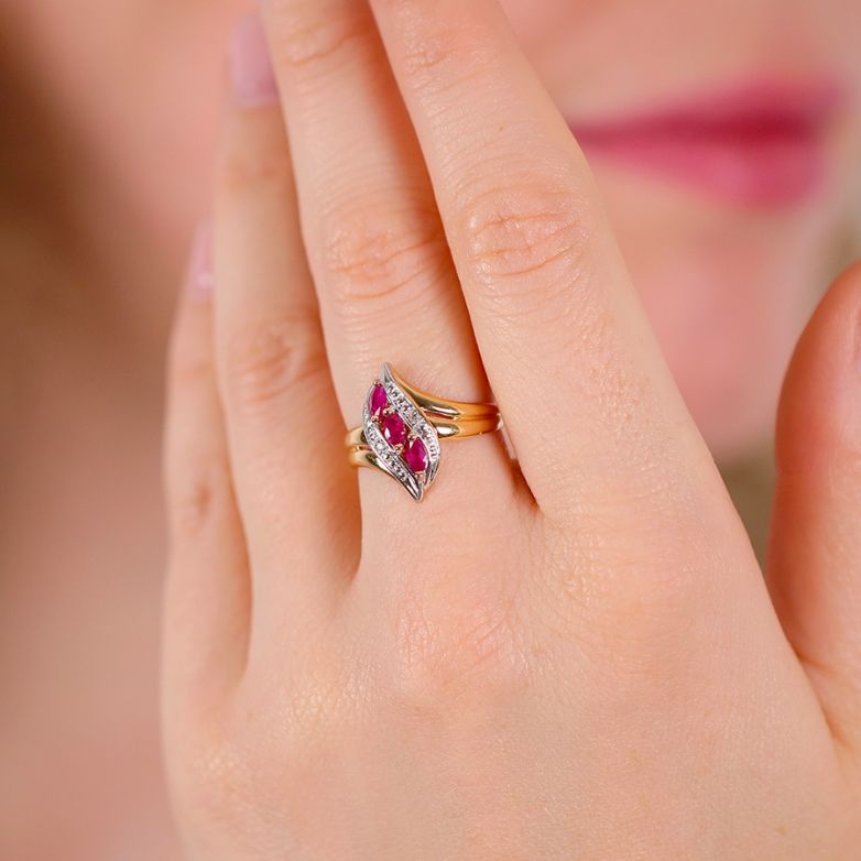 Bague or bicolore rubis et diamant(s) 
