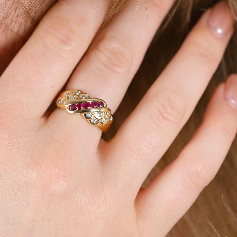 Bague or jaune rubis et diamant(s) 