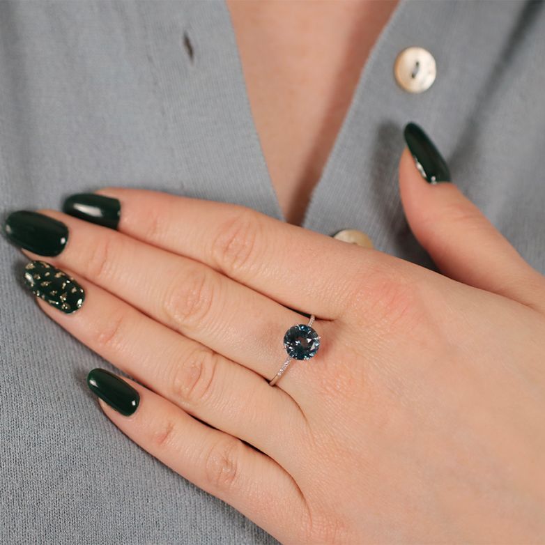 Bague or gris diamant,P.fine topaze