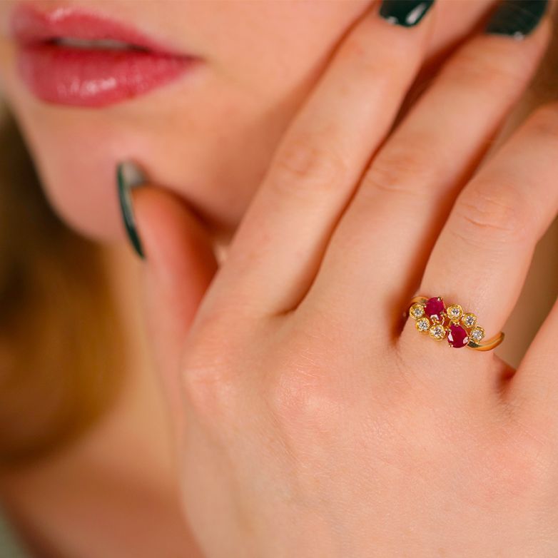Bague or jaune rubis et diamant(s) 
