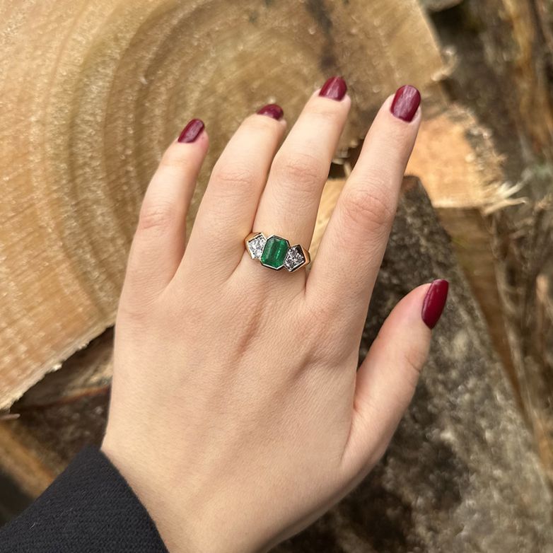Bague or jaune émeraude et diamant(s) 