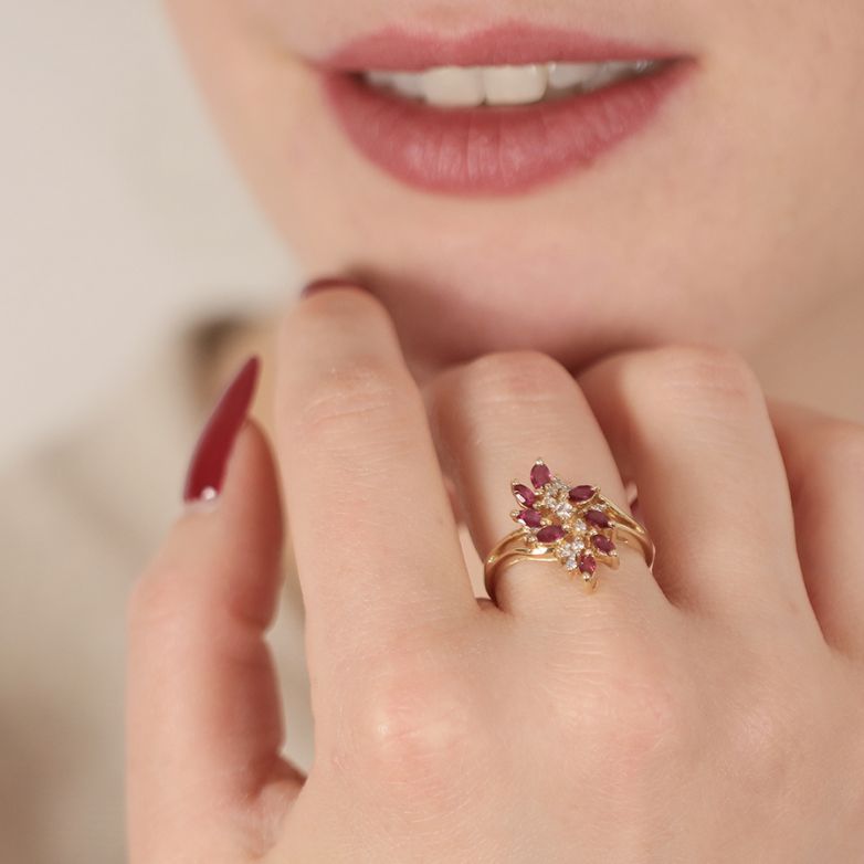 Bague or jaune rubis et diamant(s) 