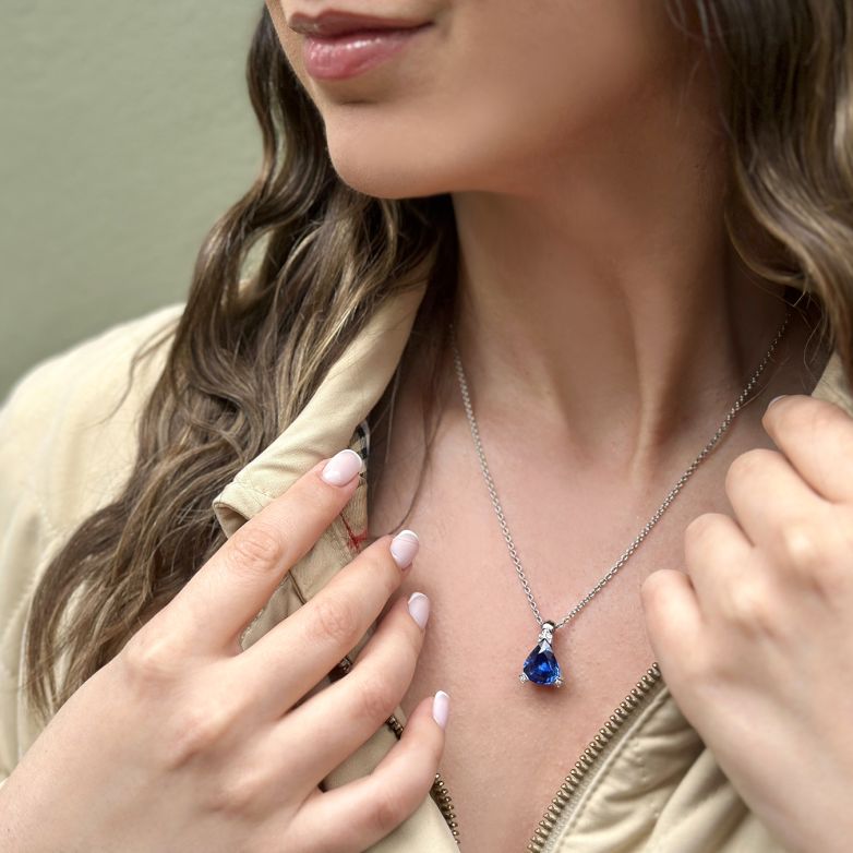 collier or gris saphir et diamant(s) 