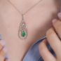 Pendentif or gris émeraude et diamant(s) 