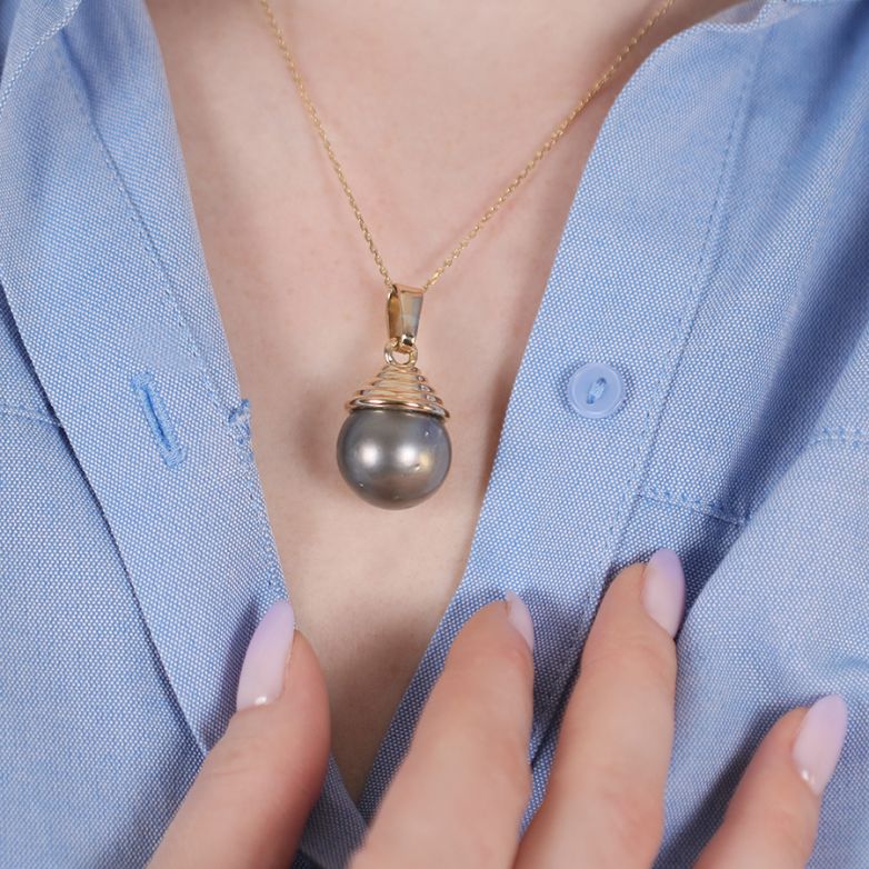 Pendentif or jaune Perle de Tahiti 