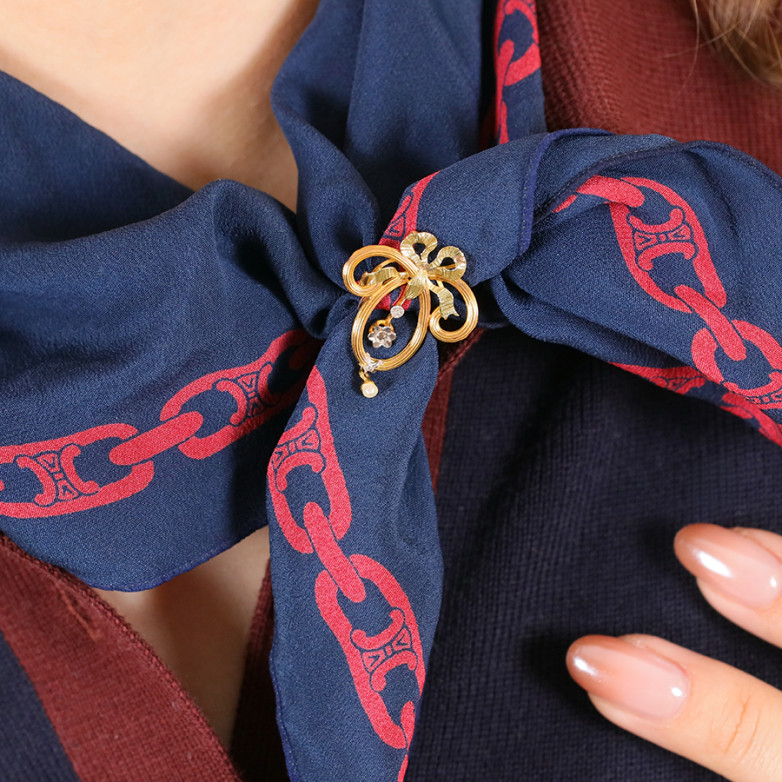 Pince à foulard ancienne...
