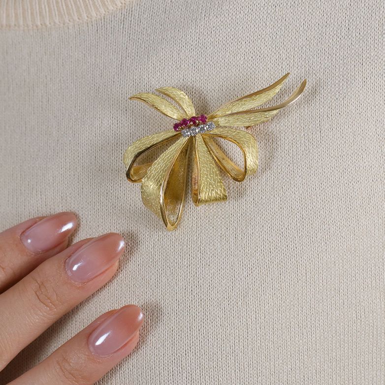 Broche or bicolore rubis et diamant(s) 