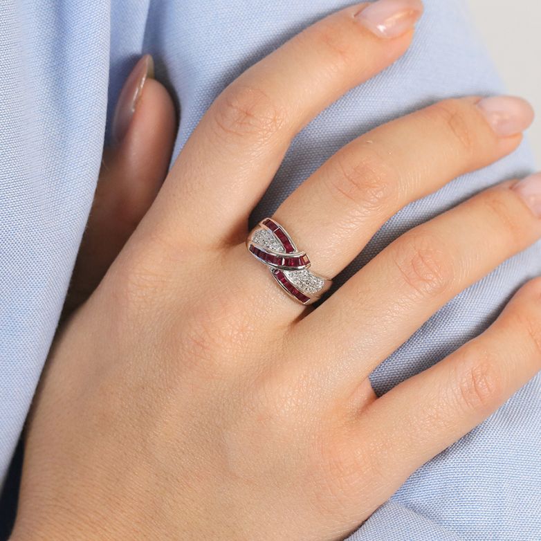 Bague or gris rubis et diamant(s) 