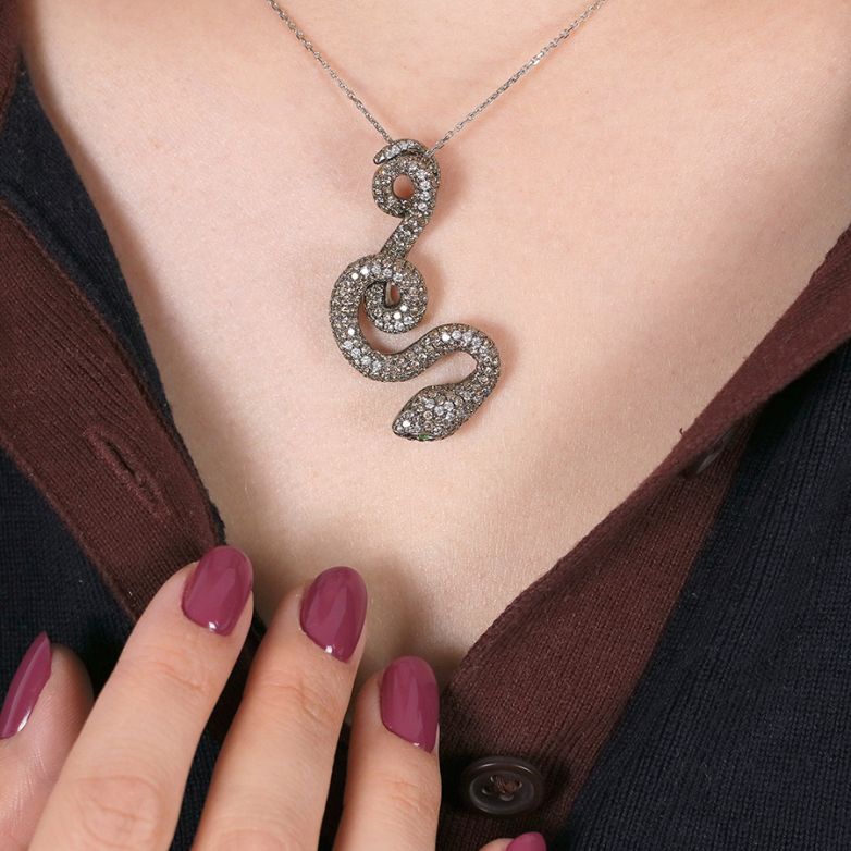 Pendentif or gris émeraude et diamant(s) 