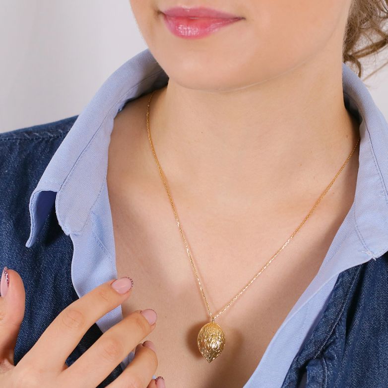 collier or jaune 
